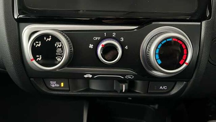 Honda Jazz HONDA Jazz 1.3 i-VTEC SE Navi Hatchback 5dr Petrol CVT Euro 6 (s/s) (102 ps) 