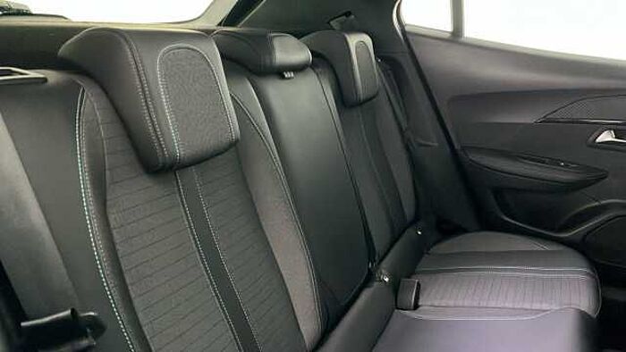 Peugeot 2008 PEUGEOT E-2008 50kWh Allure Premium SUV 5dr Electric Auto (136 ps) 