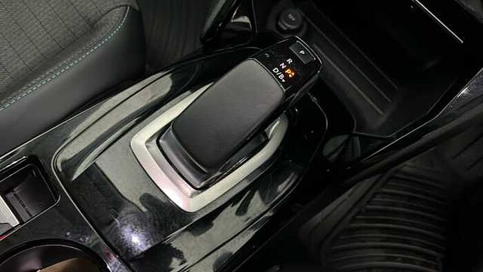 Peugeot 2008 PEUGEOT E-2008 50kWh Allure Premium SUV 5dr Electric Auto (136 ps) 