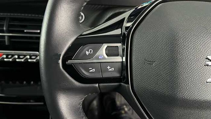 Peugeot 2008 PEUGEOT E-2008 50kWh Allure Premium SUV 5dr Electric Auto (136 ps) 