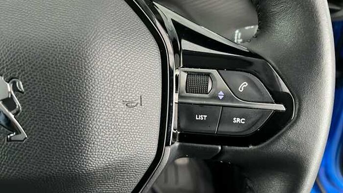 Peugeot 2008 PEUGEOT E-2008 50kWh Allure Premium SUV 5dr Electric Auto (136 ps) 