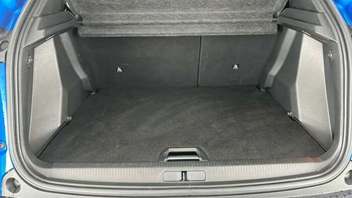 Peugeot 2008 PEUGEOT E-2008 50kWh Allure Premium SUV 5dr Electric Auto (136 ps) 