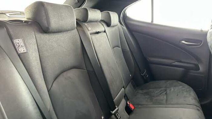 Lexus 2.0 250h SUV 5dr Petrol Hybrid E-CVT Euro 6 (s/s) (184 ps) 